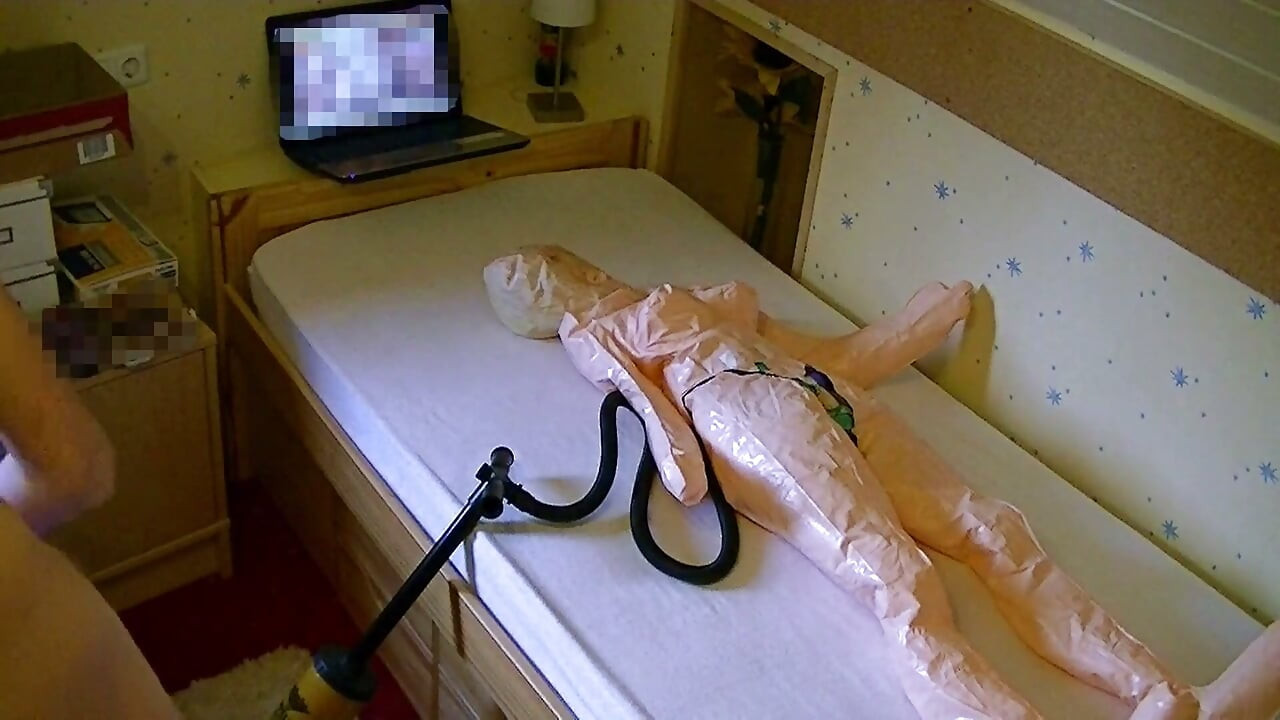 Lalki erotyczne pieprzą masturbację