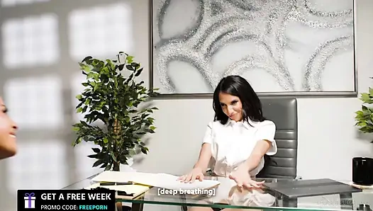 GIRLSWAY - горячая крошка Kylie Rocket понимает, что она призрачила работу интервьюера Hime Marie в приложении для знакомства