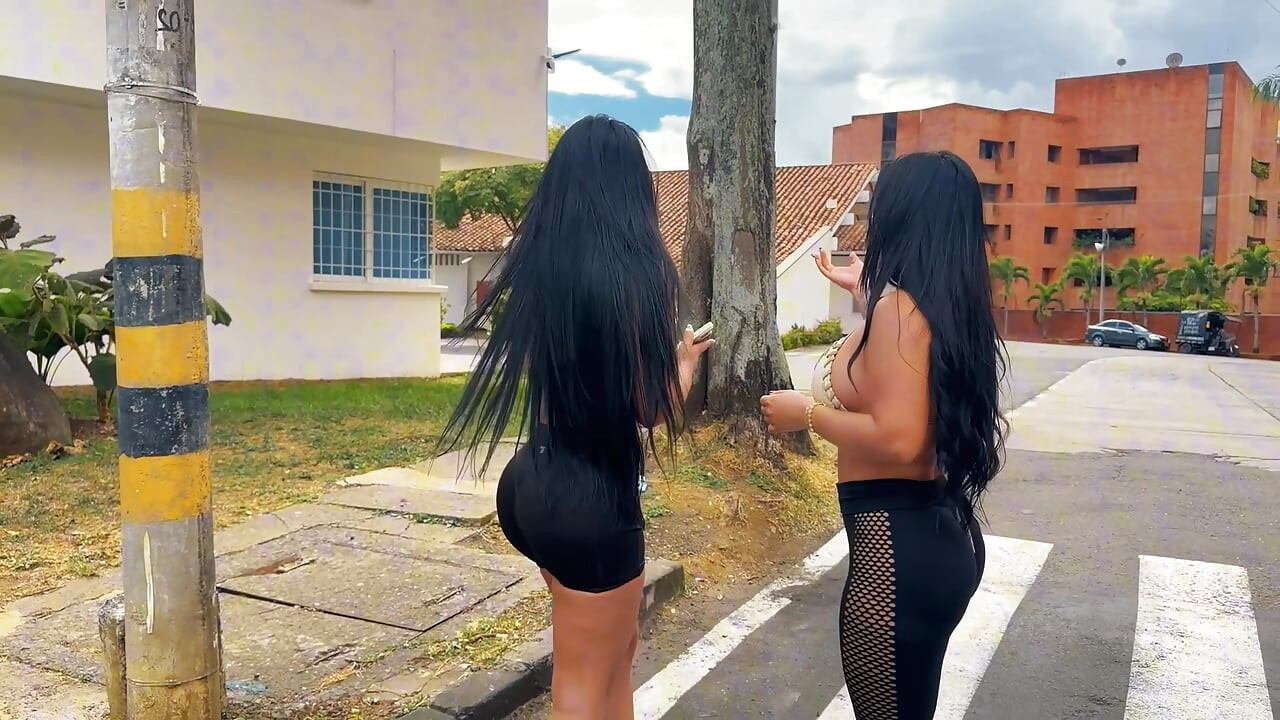 Garotas Em Forma Turistas Na Califórnia, Peçam Ajuda a Estranhos E Acabam Em Ménage Sem Camisinha No Apartamento