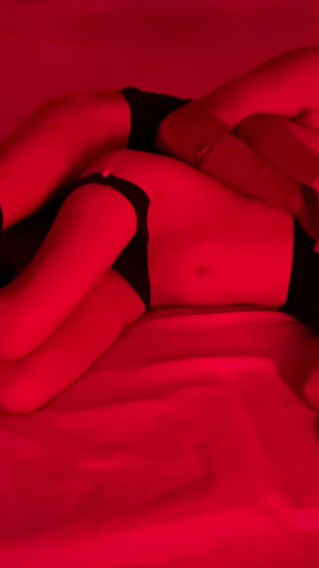 Epic moment from "Virgin girl shared bed with her friend in hotel"