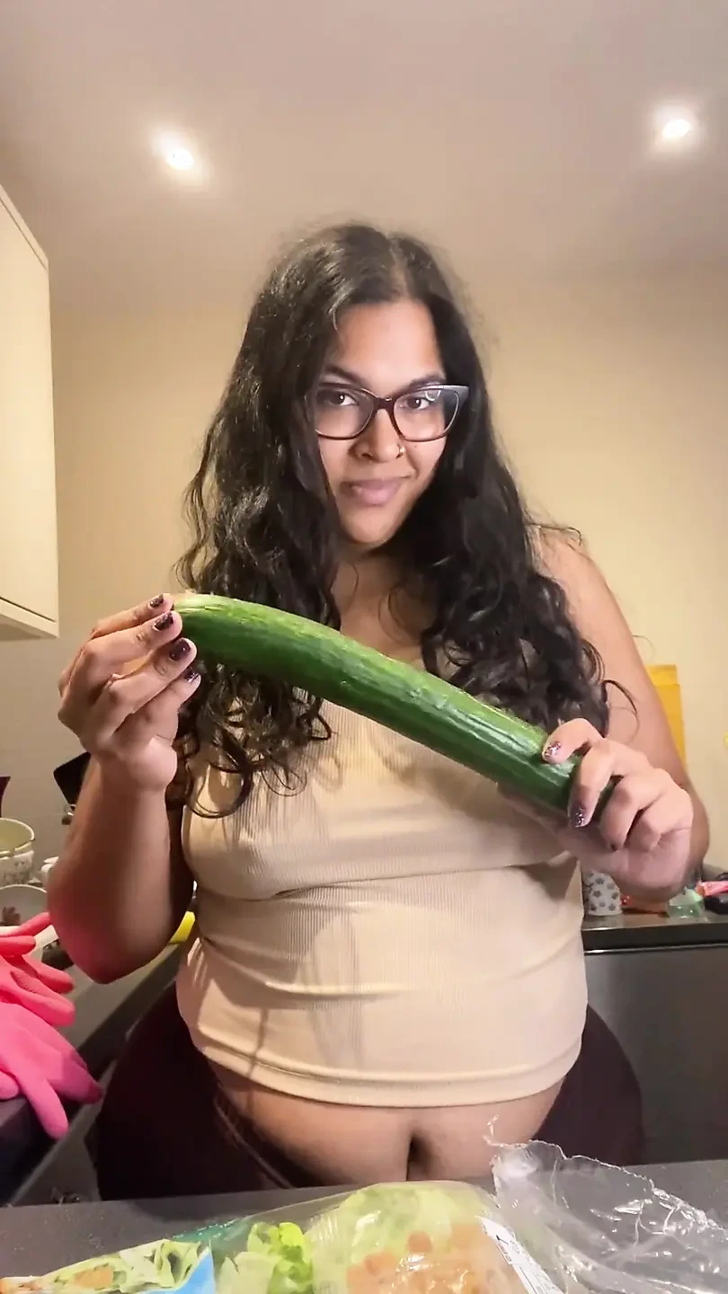 Filthy Squirting BBW in the Kitchen