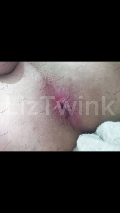 Femboy reitet groß in den arsch - schluckt alles langsam