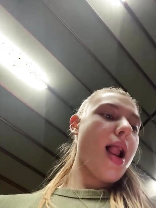 Big ass in Leggings training so hard