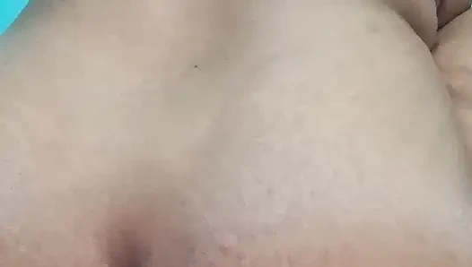Deshi Bhabhi вибрирует ее киску и дилдо