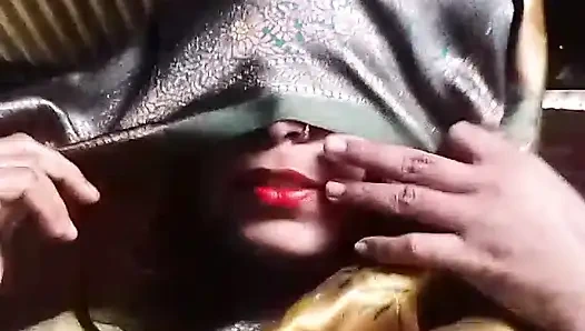 Ibu-ibu hot desa india sanskaari lagi asik masturbasi sambil menggoda memeknya