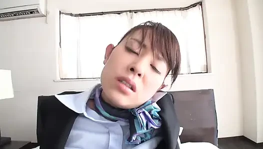 Pria dewasa dan pramugari di kabin