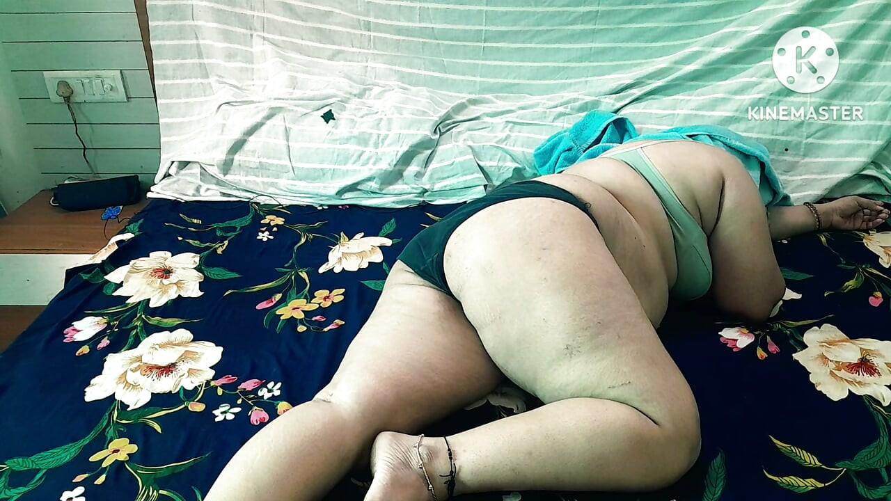 DESI INDIAN BHABHI MISSIONARY FUCK IN HINDI AUDIO