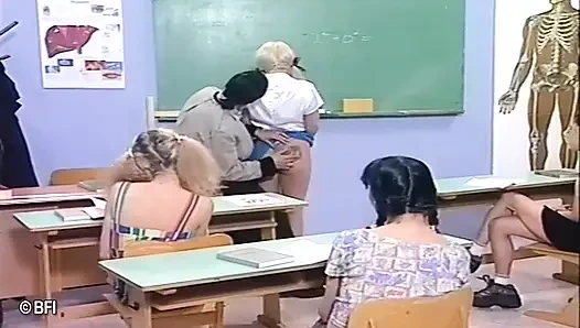 Специальный выпуск со шлепаньем с горячими тинками