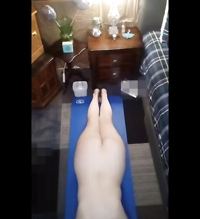 내 아침 요가 연습을하는 핫한 비 밀프!