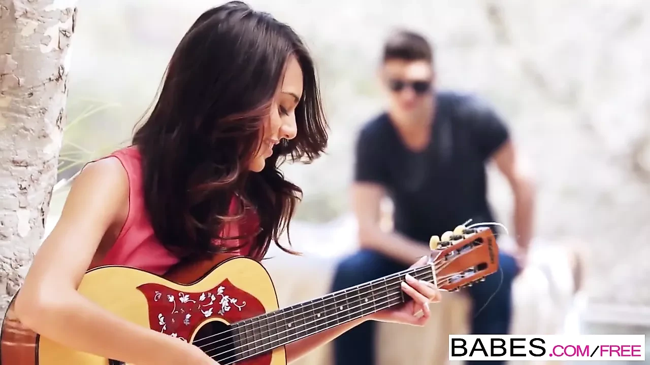 辣妹 - 珍妮丝格里菲斯和布鲁斯冒险 - 丑闻