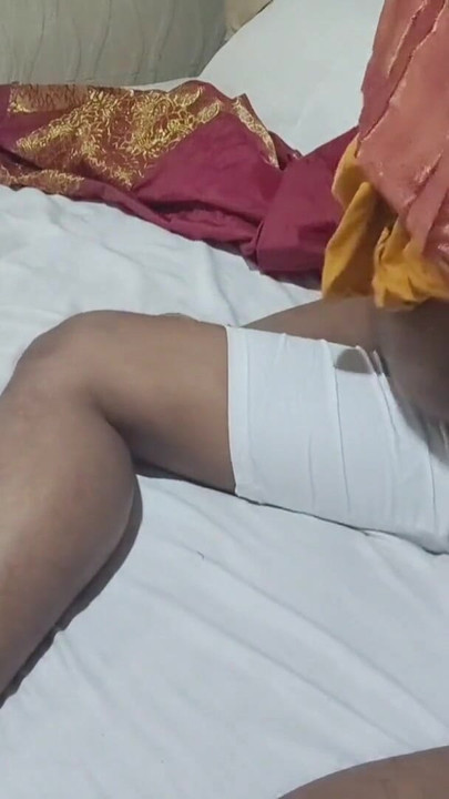 "Utangaç genç kız Meera Tamil ile yumruk gecesi" den mutlaka paylaşılmalı an