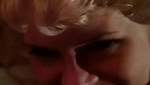 Классическая милфа-блондинка ест сперму после экшна с скачкой на горячем хуе