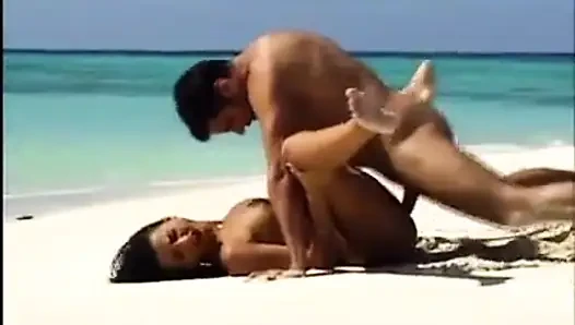 Взгляни на круглую жопу Jeanette, когда она скачет на жестком члене