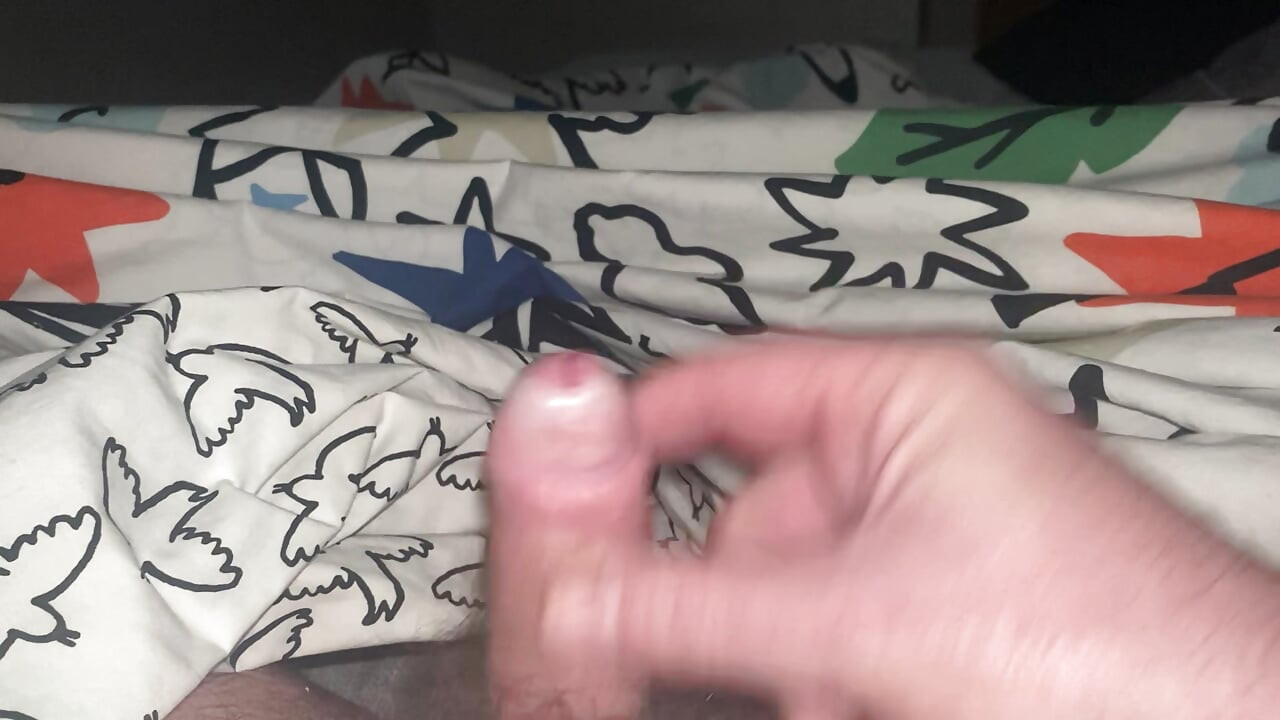 Two fingers handjob with cumshot while watching porn