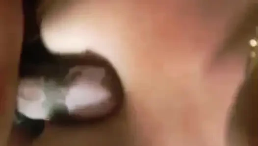 Evli kadın kocasını aldatıyor ve devar ji ile sikişiyor