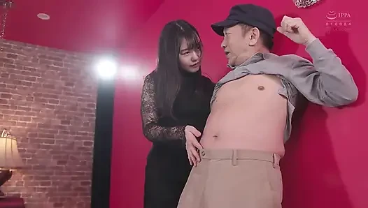 Dia menjilat seluruh tubuhmu, latihan orgasme, dan mengontrol ejakulasimu. Bagian 1