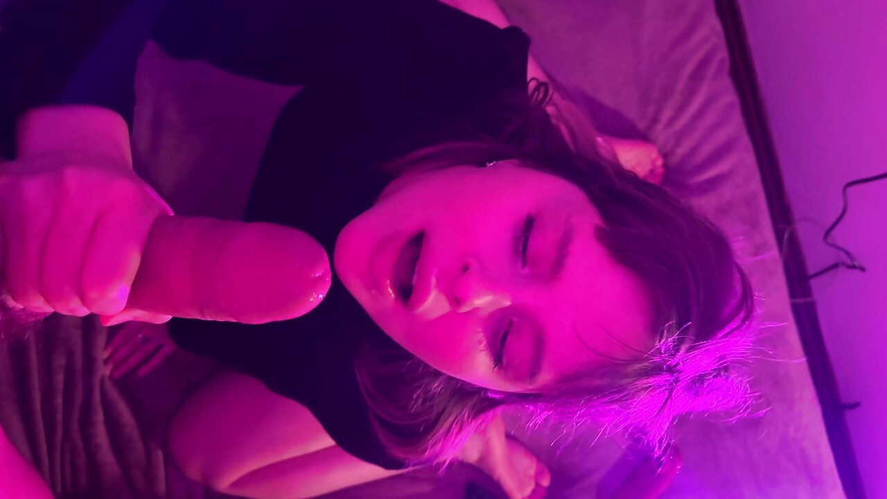 그녀는 내 가장 친한 친구에게 복수하기 위해 영화의 밤을 사용했다... 나를 위해!
