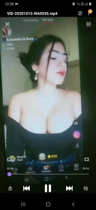 Boobs show