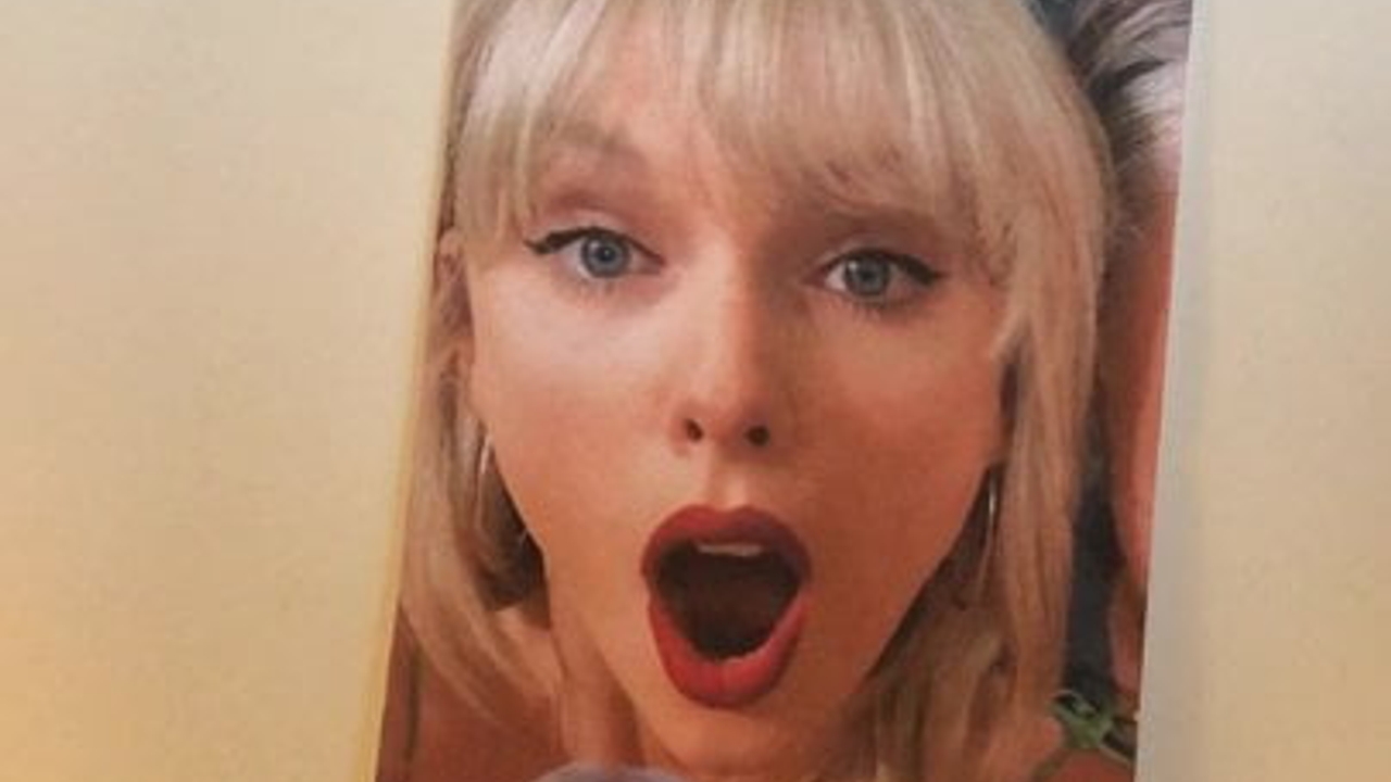 Taylor Swift cum tribute