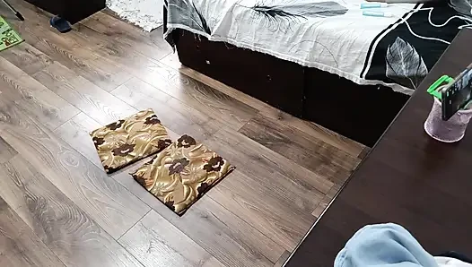 Istri seksi lagi olahraga sambil bugil di rumah