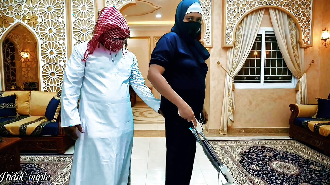 Muslim Hijab Enak bos Perawan Bandung pengen aku nyepong kontol kecil pembantu rumah tangga di Saudi