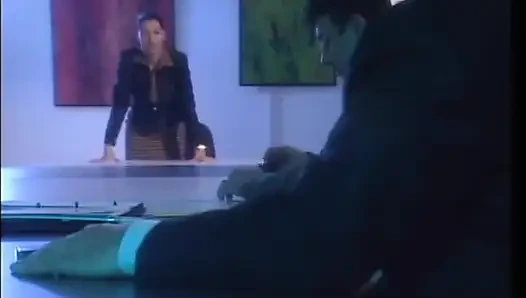 Harika orta yaşlı seksi kadın arabada büyük siyah yarakla sikiliyor