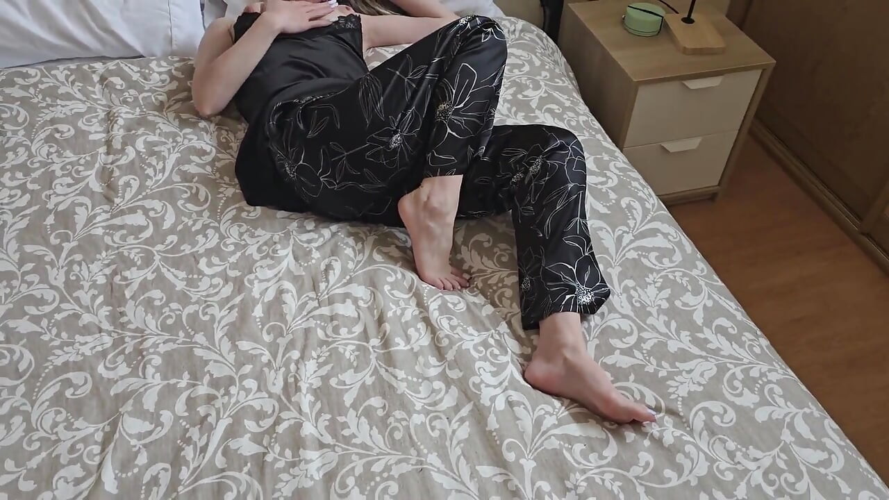 Morning Sex with My Stepfather! Pussy Food, Orgasm and Moans!!