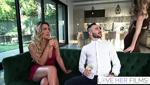 Millie Morgan ve Savvy Suxx üçlü sikişiyor