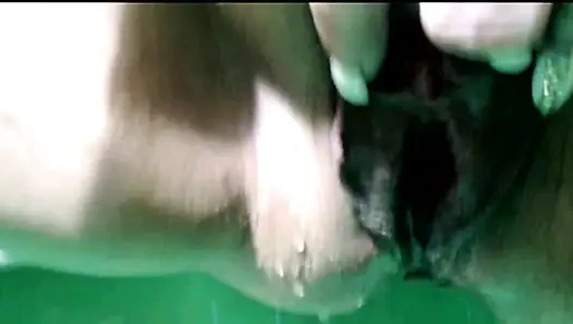 Писсинг-шоу с грязным разговором от русской зрелой кам-модели Aimee Hot MILF.!. ))