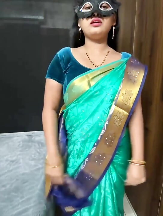 Telugu Desi Wife Strip and Doing Best Blowjob Job in Video Call