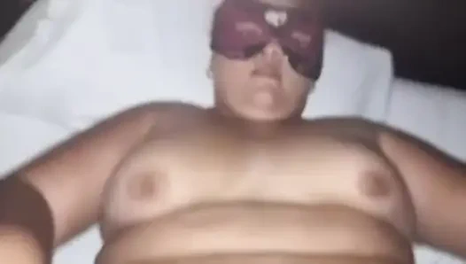 Мой муж приводит своего друга с работы, чтобы заняться сексом со мной