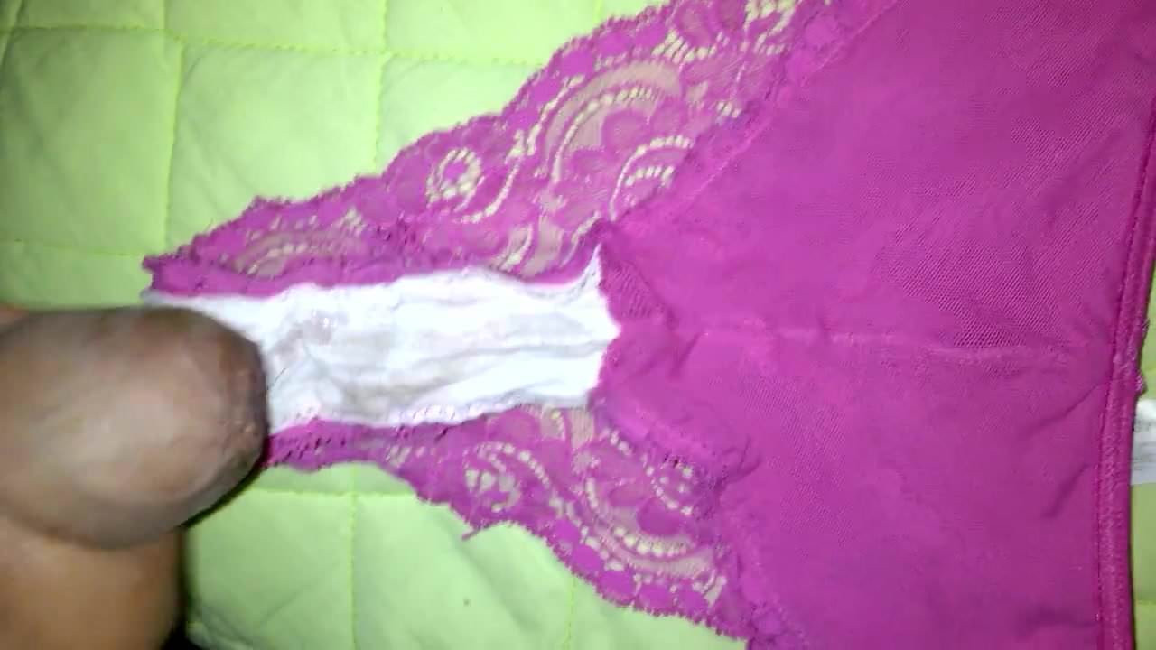 Masturbandome en sus pantys
