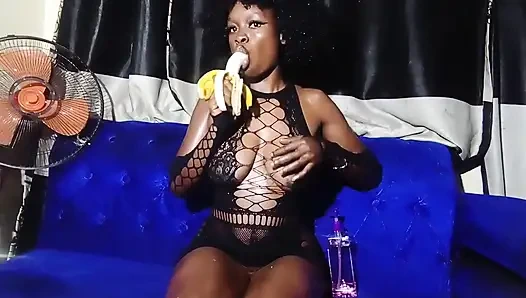 Alexa - cewek sange ini lagi asik nyepong kontol dan muasin dirinya sendiri!