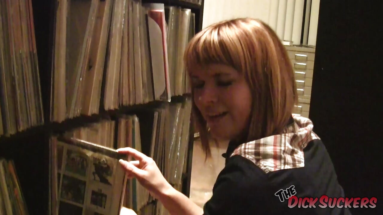 Blowjob Impromptu Claire Robbins berambut merah