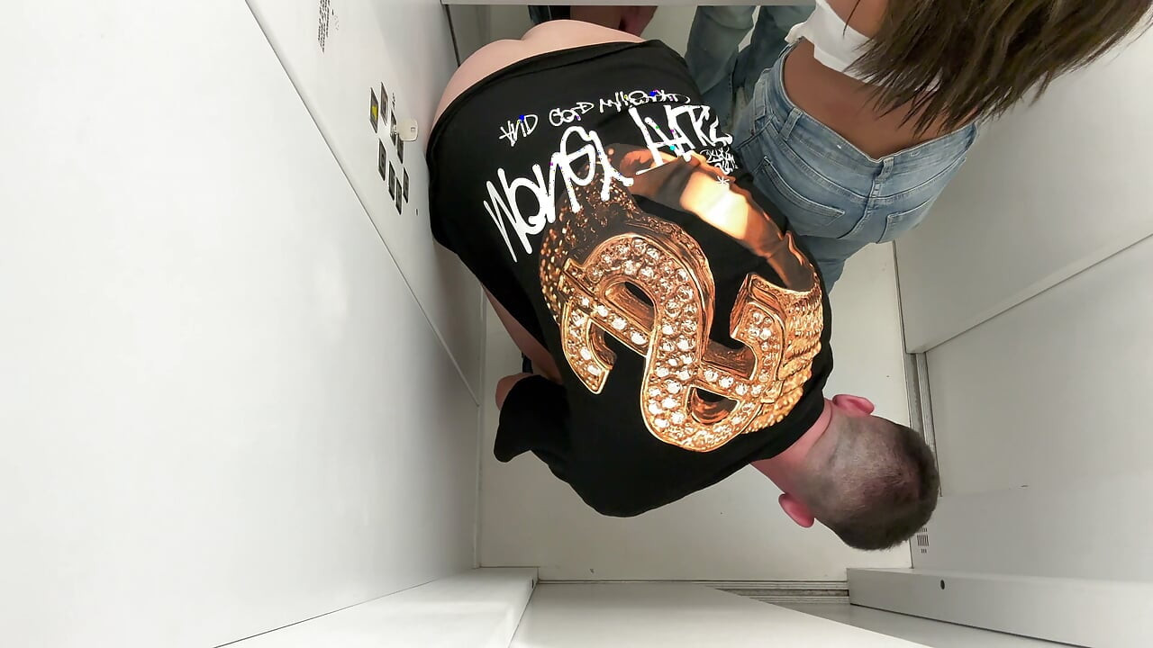 We had sex in the elevator and a neighbor caught us - Rossa Vaxx