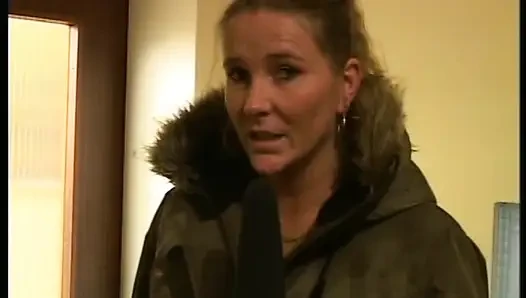 Attraktive blonde deutsche MILF in der küche gefickt