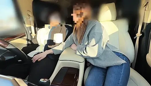 Seorang wanita cantik yang sudah menikah yang membuatku cum dengan tangan dan mulutnya bahkan di tempat kerja