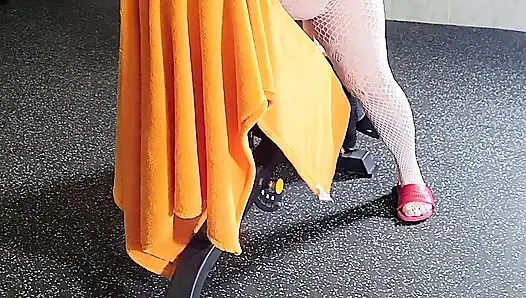 Spor salonunda yarağa binerken yakalandı