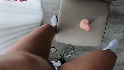 Gadis manis bugil untuk ngentot dildonya