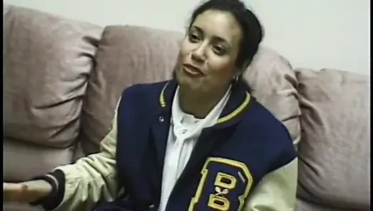 Sert sikişten sonra bu koyu saçlı fahişenin diline güzel büyük boşalma