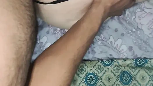 Aku lagi mengantuk waktu dia bangunin obat, tiba-tiba aku bangunin suamiku, aku punya rumah