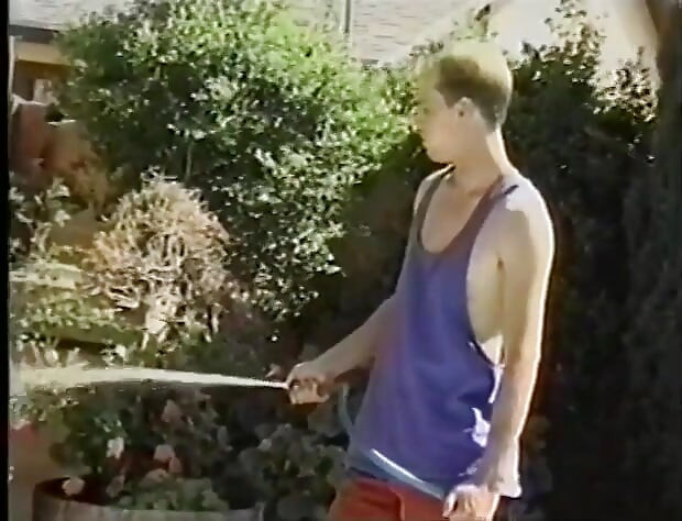 Pool guy loves to fuck his male clientele outside