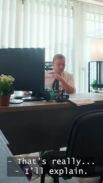 Zadivljujući trenutak iz "LOAN4K. Volim biti mokra kao moja pička... I prekrivena spermom"
