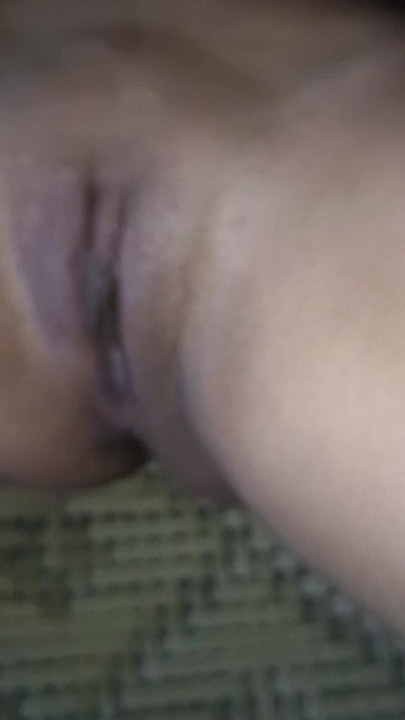 Indian sexy cute girl apni chut ko khud a rahi hai