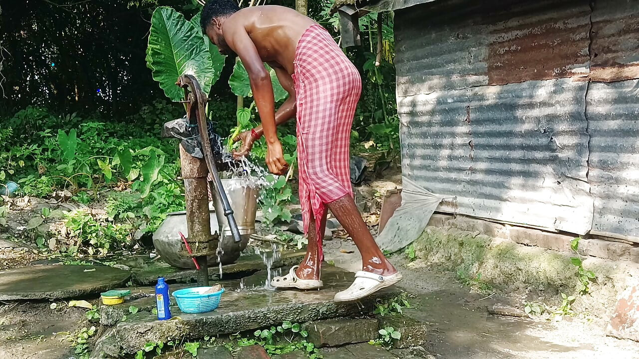 Tha guy is to hot love this style bath