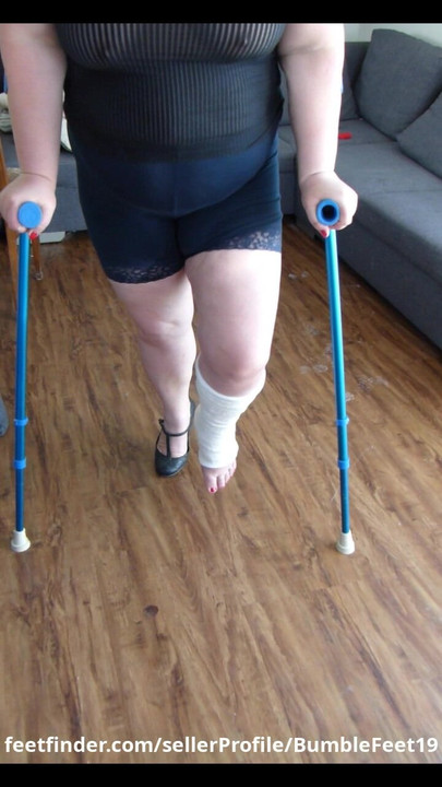BBW with SLC leg first try high heel crutching