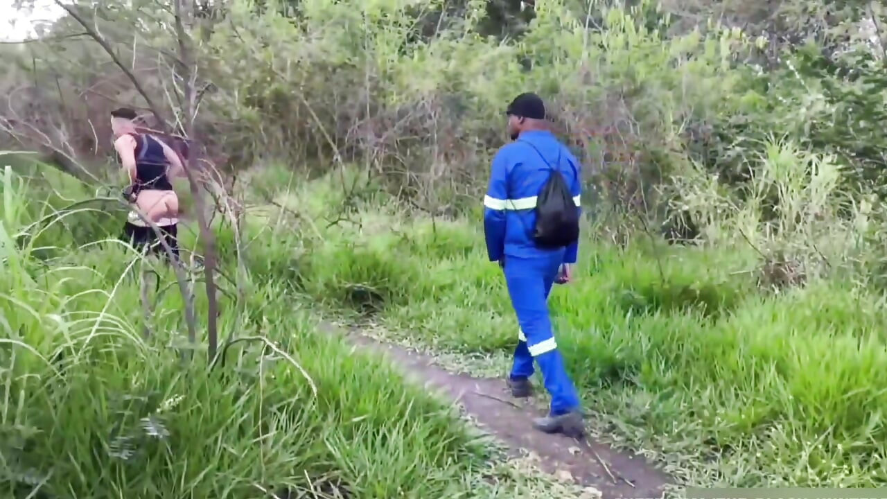 Muncitorul a trecut pe lângă parc și a primit un