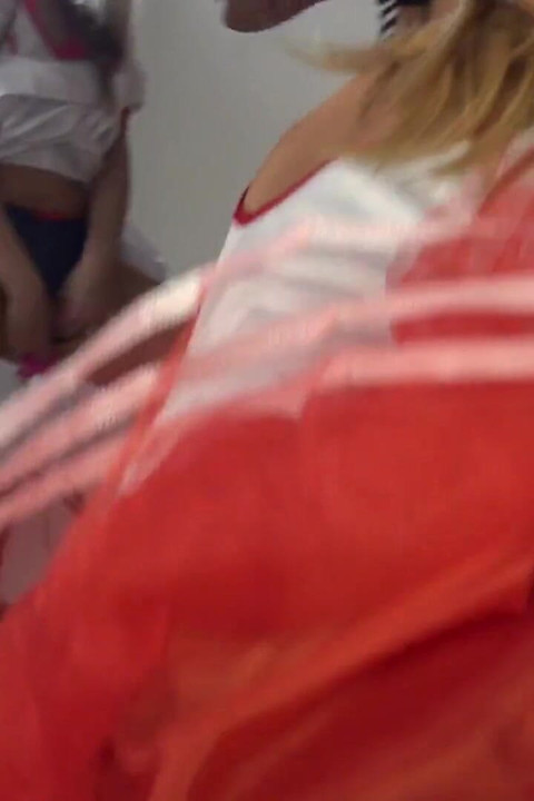 Lezbiyen kargaşa - 4 lezbiyen yalayıcı orgazm çılgın parti