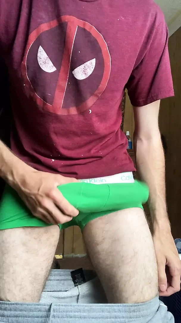 NERD  PLAYING WITH HIS HUGE AND FAT COCK!