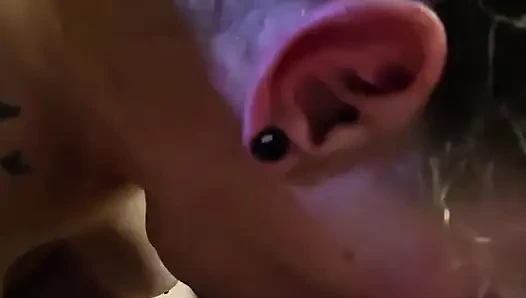 Büyük memeli orta yaşlı seksi kadın sikiliyor ve yüzüne boşalıyor